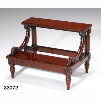 J33072 Fußhocker Mahagonie oder Walnuss