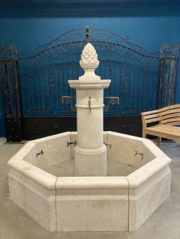 Natursteinbrunnen Bordeaux