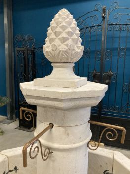 Natursteinbrunnen Bordeaux