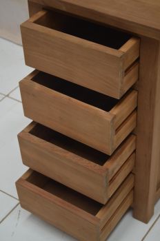 Nachtschrank auf Maß 4 Schubladen