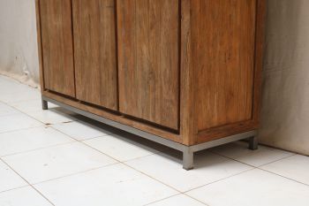 SMG-07 Dreitürige Vitrine Dengkleh